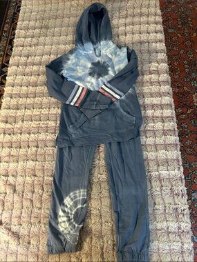 Sweet butterfly Kids Blue Tie-Dye Hoodie & Jogger Matching Set size small